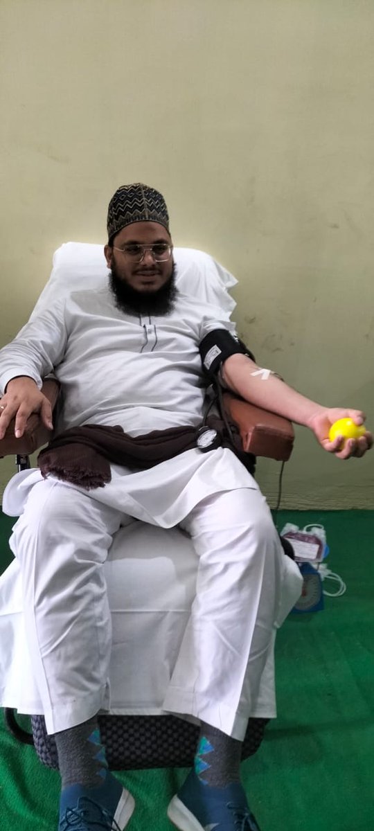 FShonit's tweet photo. On the occasion of 40th Day of Muharram, #shiratcommitee has organized a #blooddonationcamp at Dr.Zakir Hussain Road, Hazaribagh in the name of #YaadeinHussainCamp in association with #arogyamhospitalbloodcentre.
61 units of valuable blood were collected from the camp. https://t.co/QoMtbZnb8A