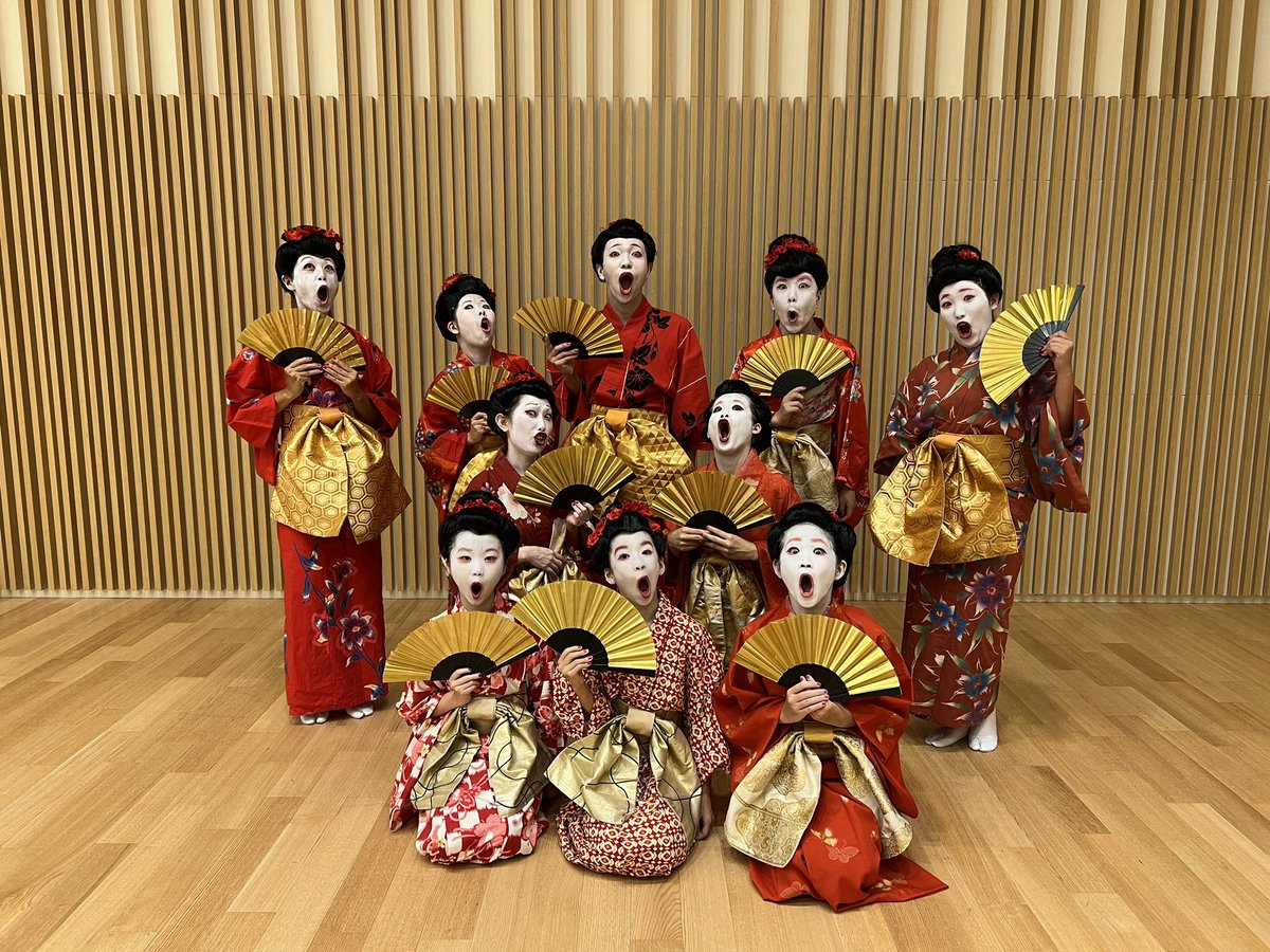 in_venuskaa's tweet photo. みんなでコウメ太夫さんになりきって踊り狂いました🪭
ありがとうございました！
@dayukoume 

#コウメ太夫
#小梅太夫
#dance
#小梅日記
#dancer
#コウメ日記
#高崎芸術劇場
#dfest https://t.co/hmRqJq6o6a