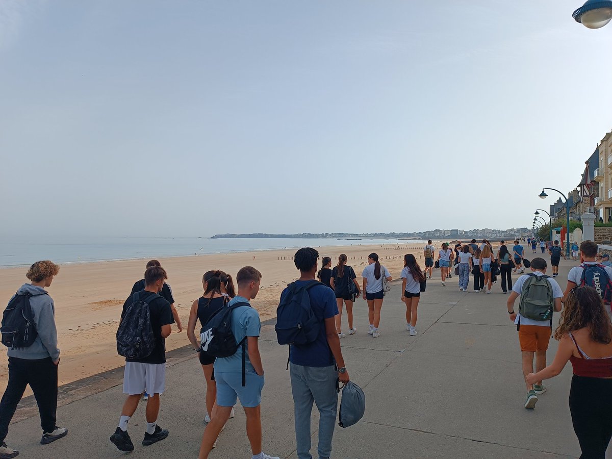 Frederic_SAUTON's tweet photo. Journée d'intégration pour les terminale #stmg du @lyceejarennes a saint malo 
Esprit de cohésion, jeux collaboratifs lors de cette journée d'intégration sous le soleil breton https://t.co/v0CxITTk9V