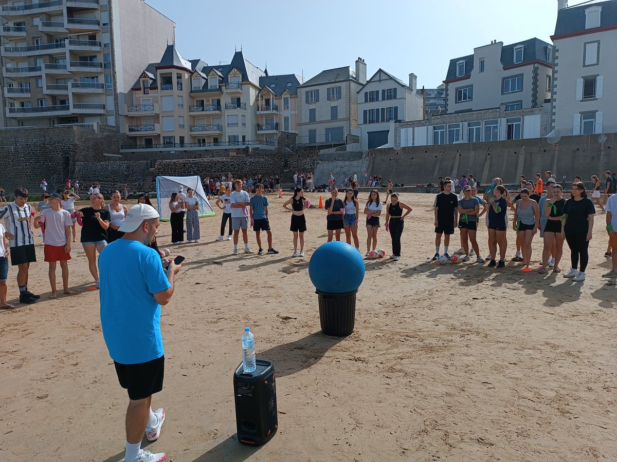 Frederic_SAUTON's tweet photo. Journée d'intégration pour les terminale #stmg du @lyceejarennes a saint malo 
Esprit de cohésion, jeux collaboratifs lors de cette journée d'intégration sous le soleil breton https://t.co/v0CxITTk9V