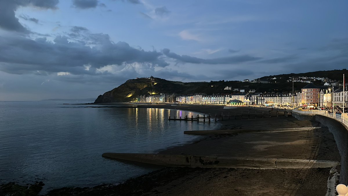 OvalSoftware's tweet image. Had a fantastic time @IOSDEVUK but who knew Wales could be this hot 🥵 

Thanks to all the organisers, speakers and visitors for great chats!

Next up: @swift_leeds !

#iosdev #iosdevuk