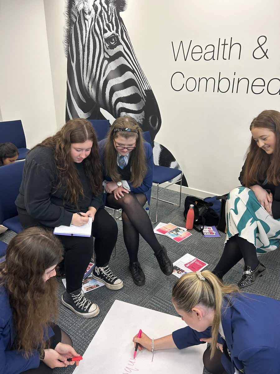 @Future_Asset @LarbertHigh @LHSTechnologies @S6LHSYT 

S6 pupils learning about the world of asset management @InvestecUK Glasgow

#budgeupdave #iamanasset