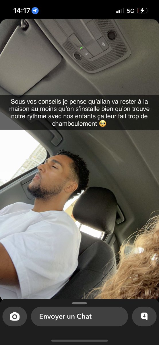 molylori's tweet photo. Ah non, mais là franchement elle se fout de notre gueule. 
Je vous propose qu’on se désabonne toutes. 
Personne ne lui a donné aucun conseil, elle se fou  nous  #poupettekenza https://t.co/pAOQmeJ3r4