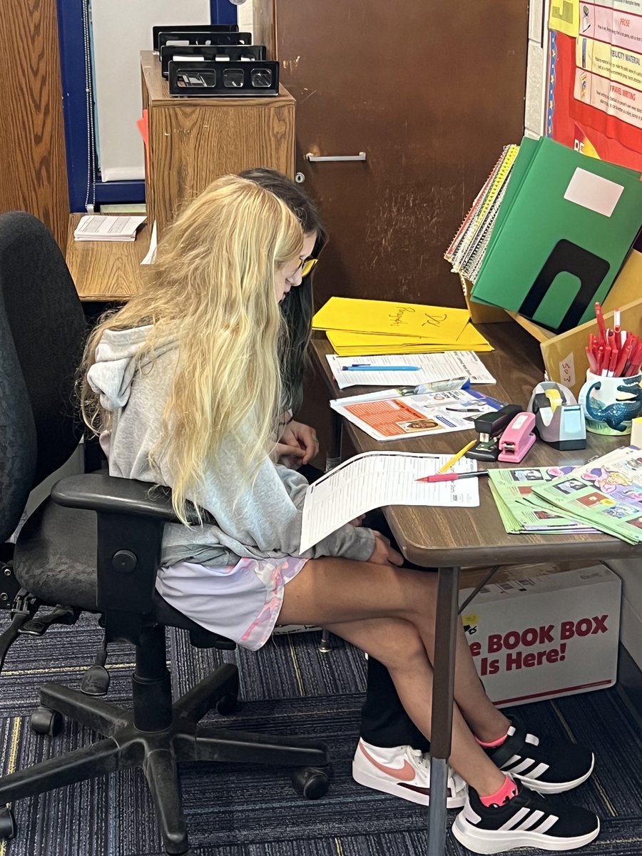 MrBBectel's tweet photo. Paired reading and discussions using nonfiction articles.
#glms #glmsbectel #glmsela https://t.co/8VfDNo1SpQ