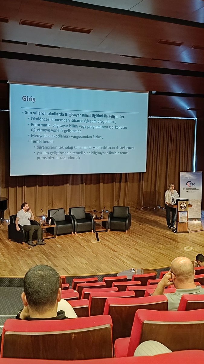 Son yıllarda okullarda Bilgisayar Bilimi Eğitimi ile ilgili gelişmelerden bahsediyor.  #ietc2023 #egitimdegelecek <a href="/FilizKalelioglu/">Filiz Kalelioğlu</a> <a href="/IetcConference/">IETC Conference</a>