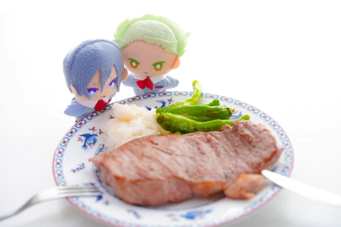 これはかっとなって焼いた肉だよ、おちびさん。 