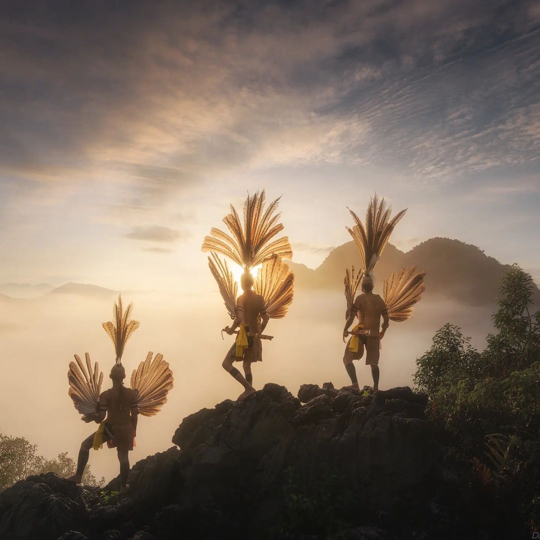 wonderfulid's tweet photo. Journeying with the Dayaks deep into Borneo's Kalimantan, Indonesia. 🌳
Langara Hill's sunrise awakens more than just the day—it stirs culture and beauty into life. 🌅🍃
📸: @daniel_kordan
#LangaraHill #Dayaks #BorneoAdventure #WonderfulIndonesia #WonderfulJourney https://t.co/iqHcY0XcWW
