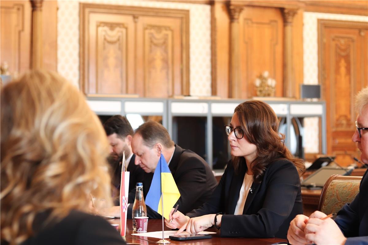 KyivIndependent's tweet photo. ⚡️ Minister: Croatian ports start exporting Ukrainian grain.

Ukrainian grain is already being exported through Croatian ports, the Economy Ministry announced on Sept. 7, citing Economy Minister Yulia Svyrydenko's comments made during the Three Seas Initiative summit in Bucharest.

📷 Economy Ministry