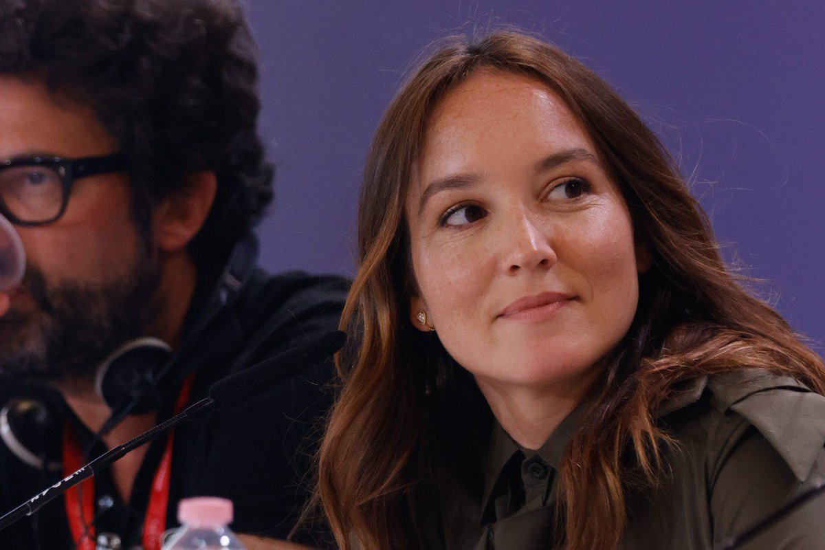 la_Biennale's tweet image. #BiennaleCinema2023 #OutOfCompetition #Daaaaaali #AnaïsDemoustier: “There was little improvisation on set. When the script is well written you don&apos;t need to improvise that much. My character is very normal and ordinary and it was refreshing to play someone like that in the face…