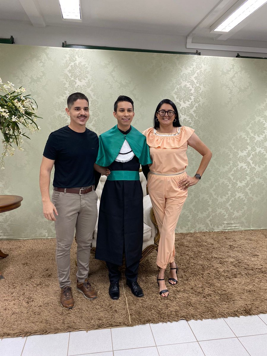JoyceMeneses_20's tweet photo. Tá formando o Doutor Victor 🧑🏻‍🎓🩺 https://t.co/aUzWwKuzZq