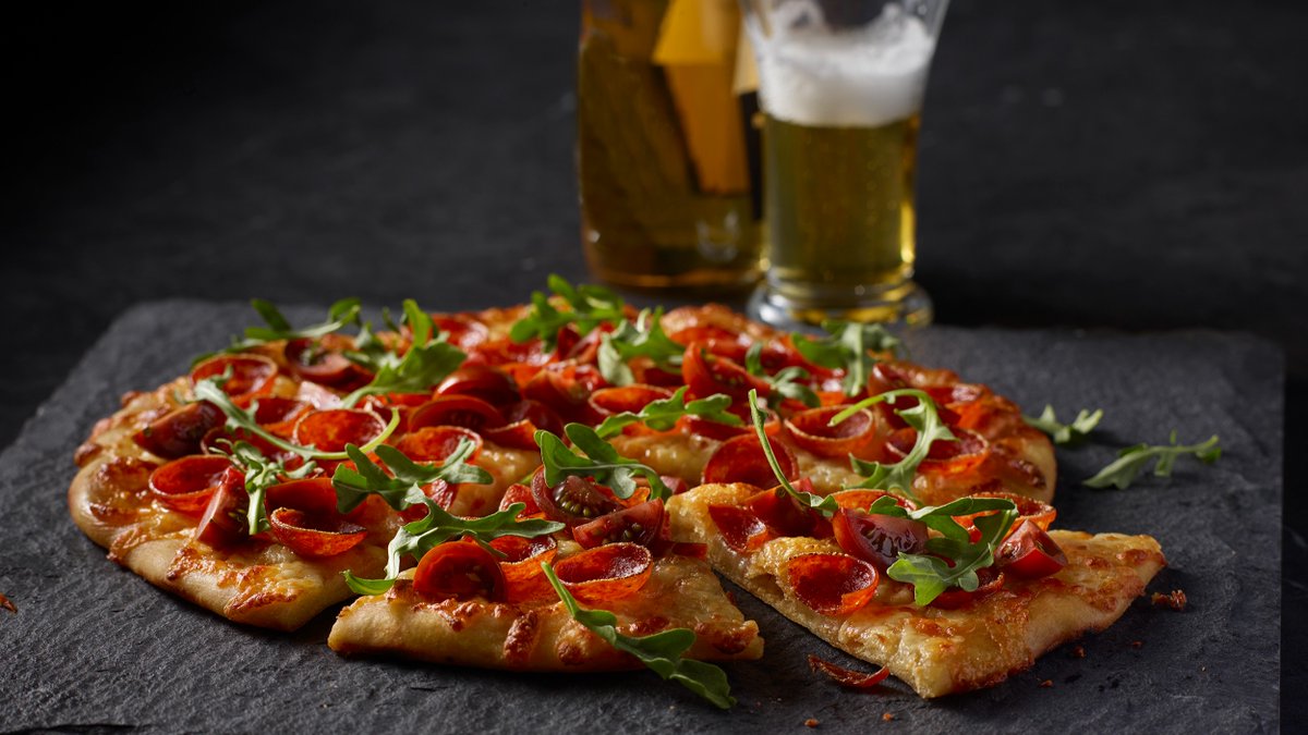 It’s National beer lovers day! Enjoy that cold brew with a slice of HORMEL® pepperoni beer crust pizza! #pepperoni #pizza #thirstythursday #nationalbeerloversday #beercrust