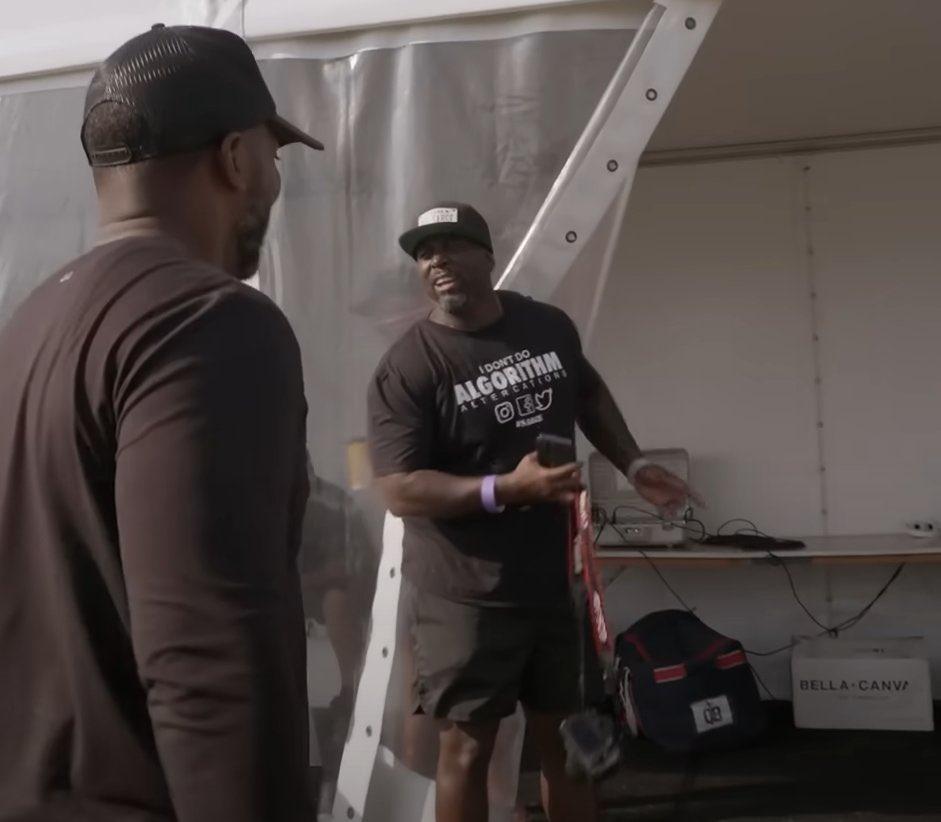 BigSargeSportz's tweet photo. Did y’all happen to catch my cameo on the @thepivot 
If we keeping it 💯 @Realrclark25 is one of my favorite media guys and he is very cool…So to chop it up with him for the amount of time that I did…I was grateful…#Sarge #HandOverHeart https://t.co/HzuNyU5McN