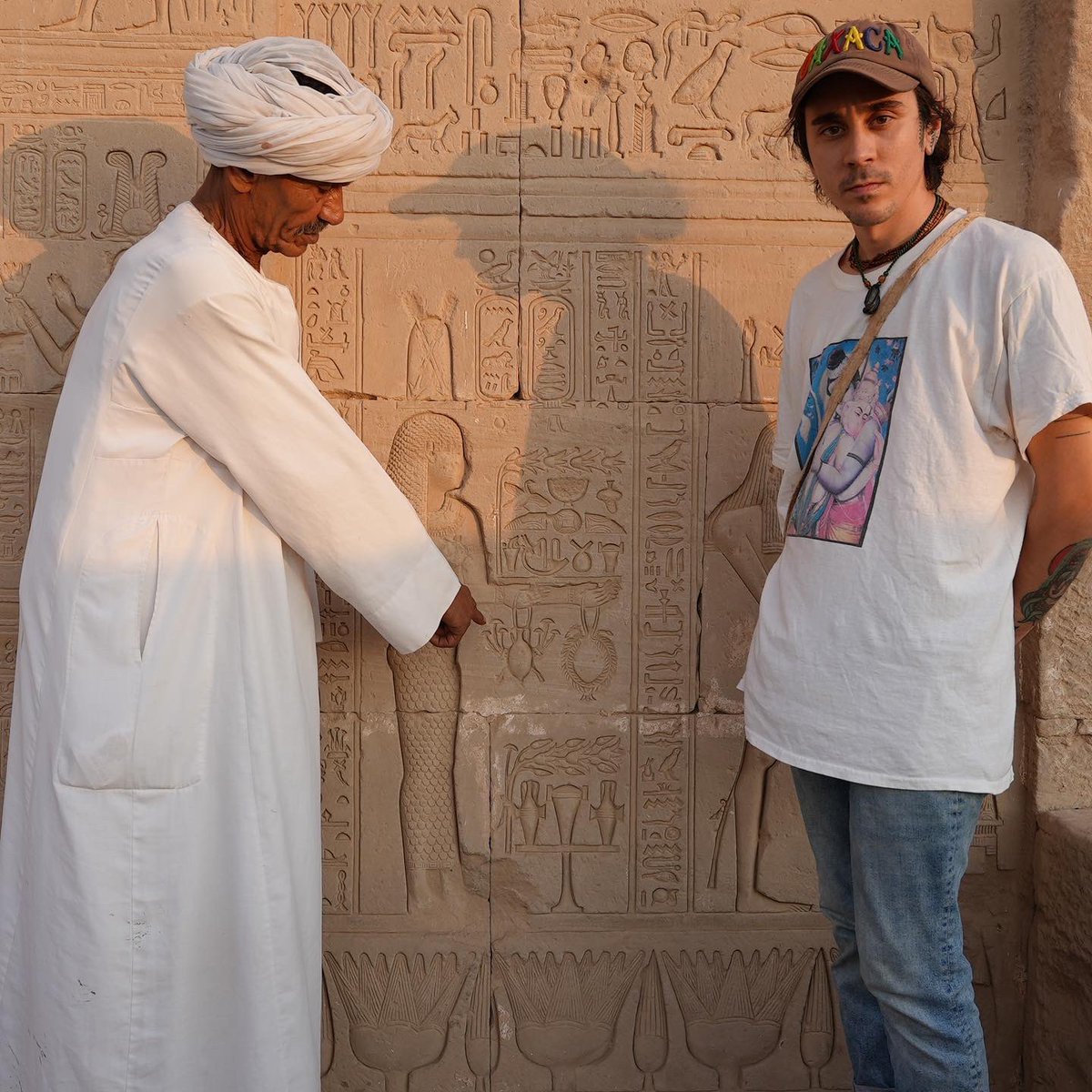 MuugMN's tweet image. Египтийн эртний дүрс бичиг дотор мөөгийг дүрсэлсэн байдаг. Ингэхээр мөөг хүн төрөлхтөнтэй их эртнээс холбоотой байж иржээ гэдгийн нотолгоо чулуун дээр хүртэл сийлээстэй байна...