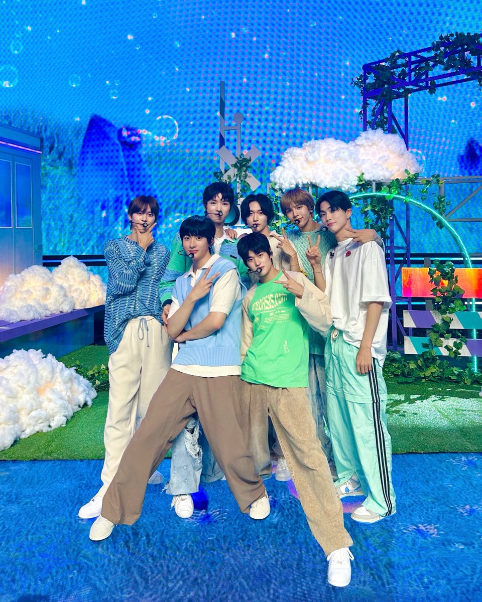 RIIZE_official's tweet image. 데뷔 첫방☝️#엠카운트다운

#RIIZE #라이즈
#RISEandREALIZE
#GetAGuitar #RIIZE_GetAGuitar
#Siren #Memories