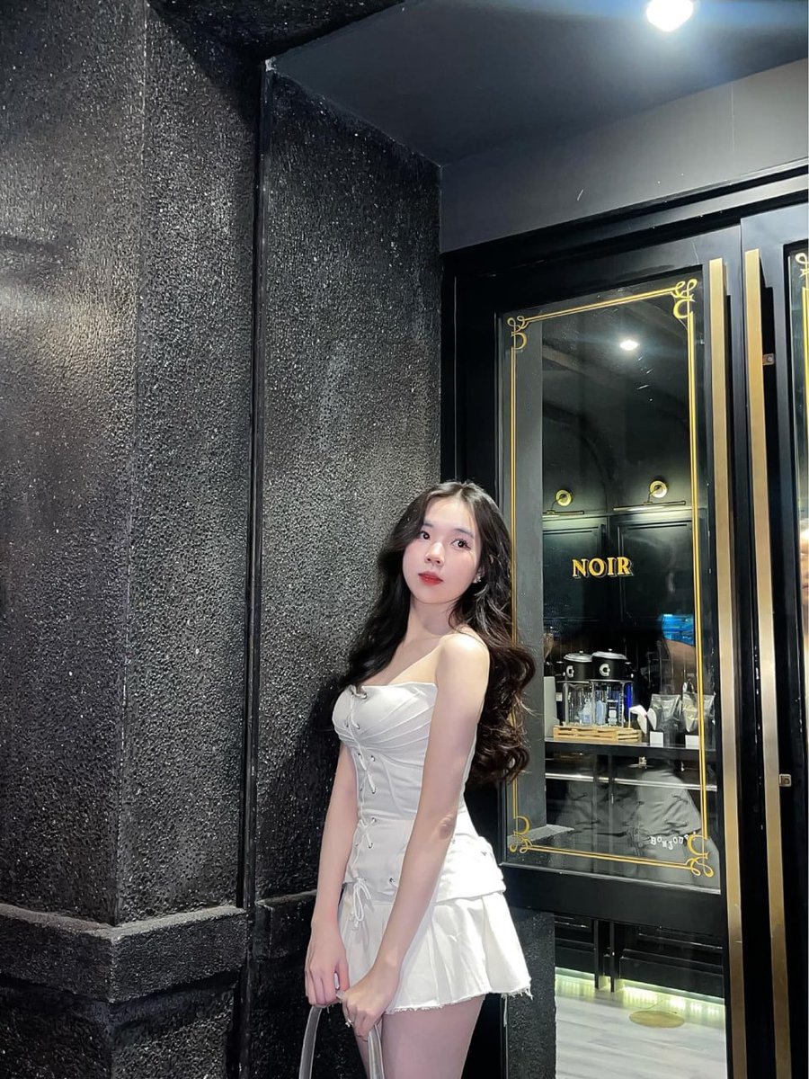 CamLinhXG's tweet photo. Đêm nay anh là của em nhaaa😋😋 https://t.co/UiwcwcEwai