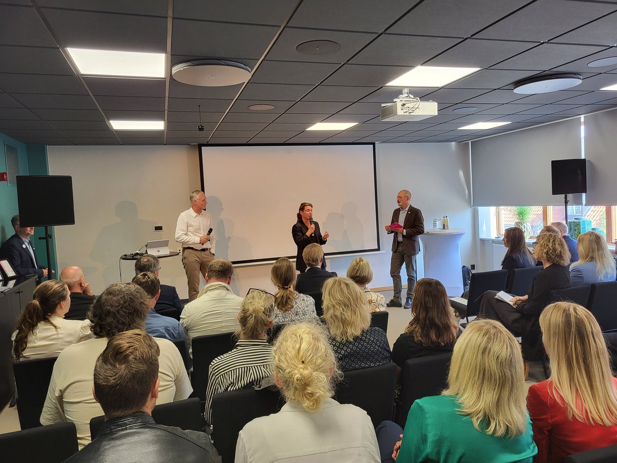 energiforetagen's tweet image. Helt fullsatt på Energiföretagens första seminarium på Ystad Summit - om Effektkommisionens "Färdplan Skåne". Hur ska Skåne gå från 15% självförsörjande till 50% på 7 år! Om det berättar @annajhnke och Anders Östlund, vd @oresundskraft #ystadsummit