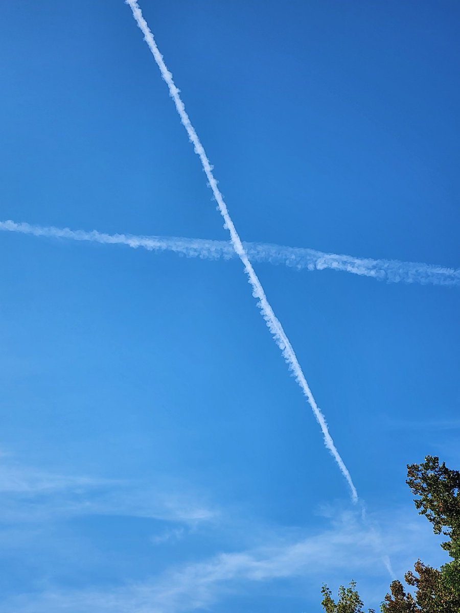 Look at Elon putting out Chemtrails #GeoEngineering #lmfao #climatechange #weneedmoreCO2