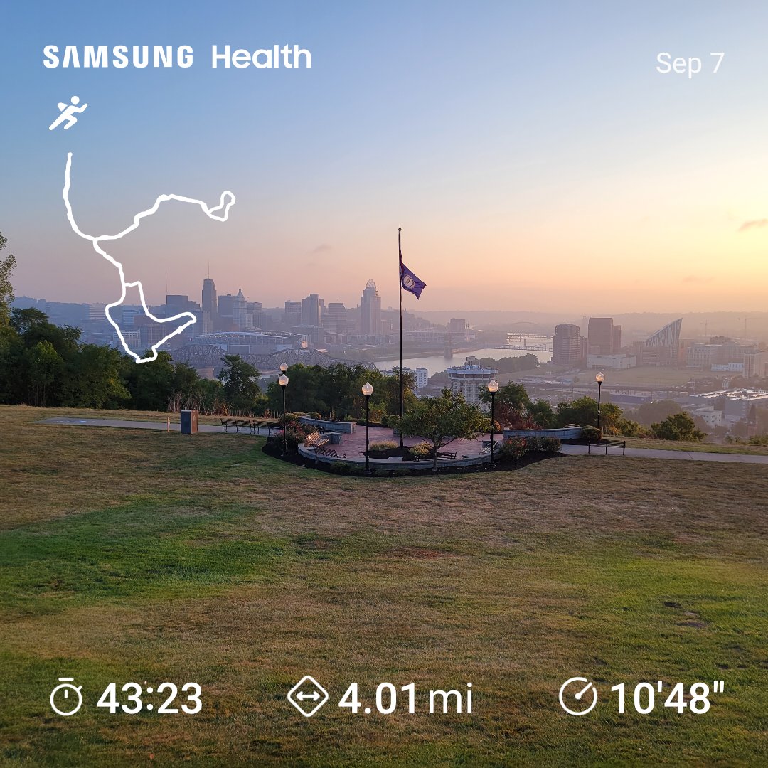 chrismlantz's tweet photo. Day 250 and out with a midweek 4-miler with @amyklantz #runstreak https://t.co/0a3UVNpUUq