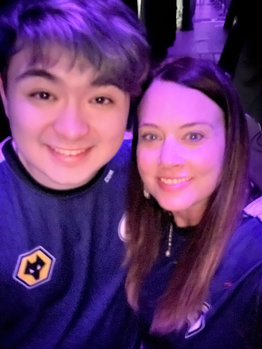 C0Mtweets's tweet photo. HAPPY BIRTHDAY TO THE BEST MOM IN THE WORLD. Love you mom everything you have taught me through the years has led me to this point in my life, no matter what has happened you have made me a better person. I love you so much💙 @mamaC0M https://t.co/RhYiEm4W0n