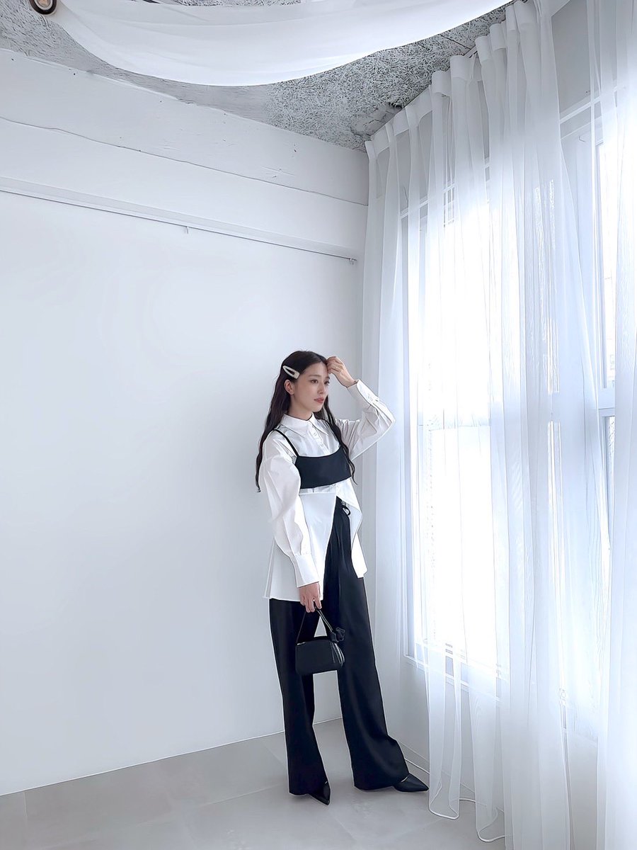 hugi_official's tweet photo. 朝晩が少し涼しくなってきましたね🦢
今年の秋はhugiのアイテムを取り入れてみませんか?🖤🩶🤍
#コケティッシュ #コケット #バレエコア #フレンチガーリー #hugi #fashion #ハギ #秋服 #2024AW https://t.co/VncX1w3gNw