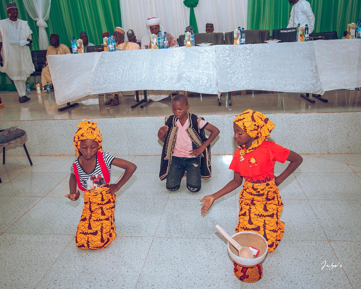 _kingskot's tweet photo. We at @_c_a_l_f_ on the International Hausa Day on 27th August, 023 had a wonderful dance performance by a children and Hausa debate by High School Female students. Follow us @_c_a_l_f_ (Caliphate Arts And Literary Forum). https://t.co/A0WLTMPlhZ