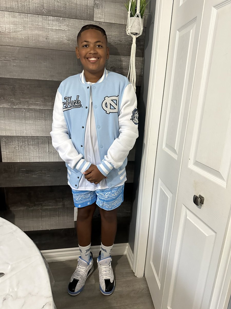 _shay12's tweet photo. First day of Grade 3 and Junior High for my babies 🥹  where does the time go? https://t.co/B0wHUagnHN