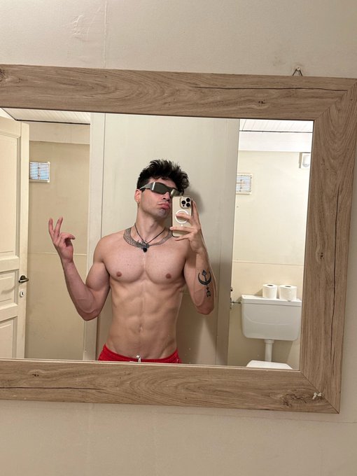 Mode: beach gay�? https://t.co/2h8qdIaR2r
