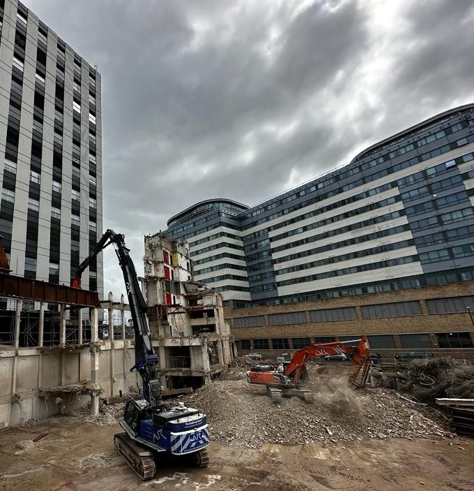 ardemolitionltd's tweet image. Nearing completion at Bendigo in #Nottingham. Here&apos;s our #KMC600 in action!

#TheEnablingPartner #deconstruction #demolition #EastMidlands