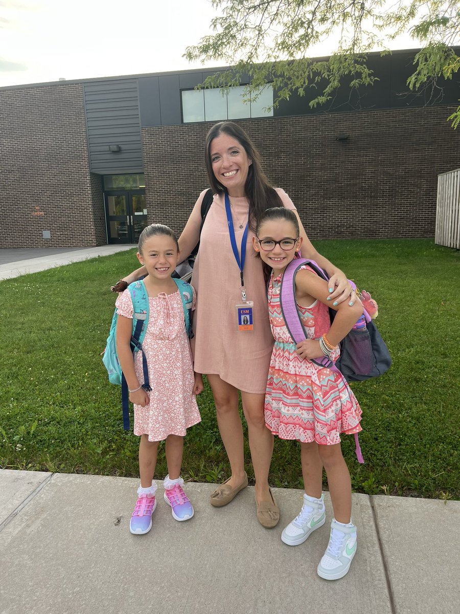 vanessamcclowry's tweet photo. #Woodland staff and students back at it!  It’s an amazing day to be a part of the @ESMSchoolDist #Spartans #welcomeback #WEROCKS https://t.co/gJWFmsFNHd