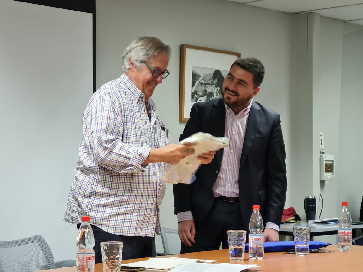 Gracias <a href="/DoctorBaylos/">Antonio Baylos</a> por compartir tus conocimientos, reflexiones y desafíos para avanzar en relaciones laborales más democráticas en nuestras sociedades. Compartimos la mirada sobre el valor y la importancia del trabajo y la necesidad de avanzar en #TrabajoDecente