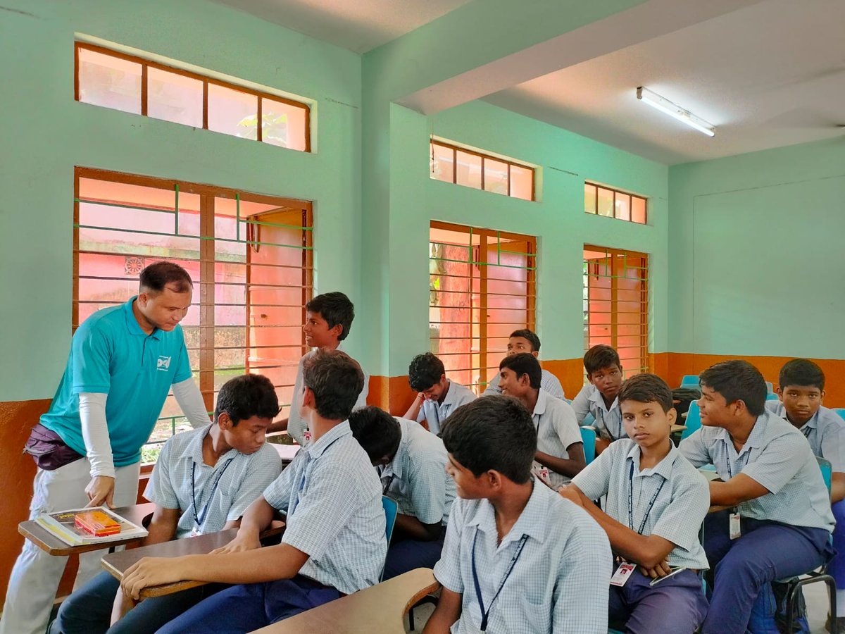 ProSportDev's tweet image. #frombbsr - On 29th August, our team in BBSR encouraged CSP participants from St. Joseph&apos;s School to share personal experiences with each other to create a sense of camaraderie and to enrich the learning environment. Check out snippets of this experience-sharing session.