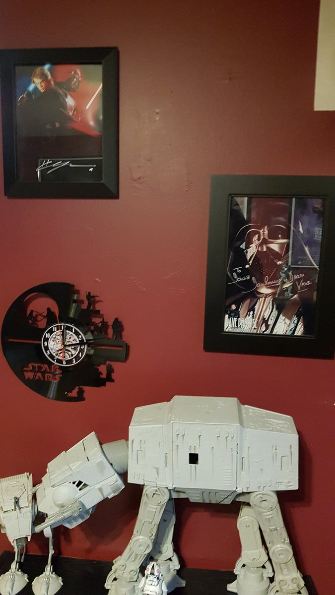 BrothersITForce's tweet photo. How do you display YOUR Star Wars autographs and collectables? 
#StarWars #autographs https://t.co/cYGg6xaRYf