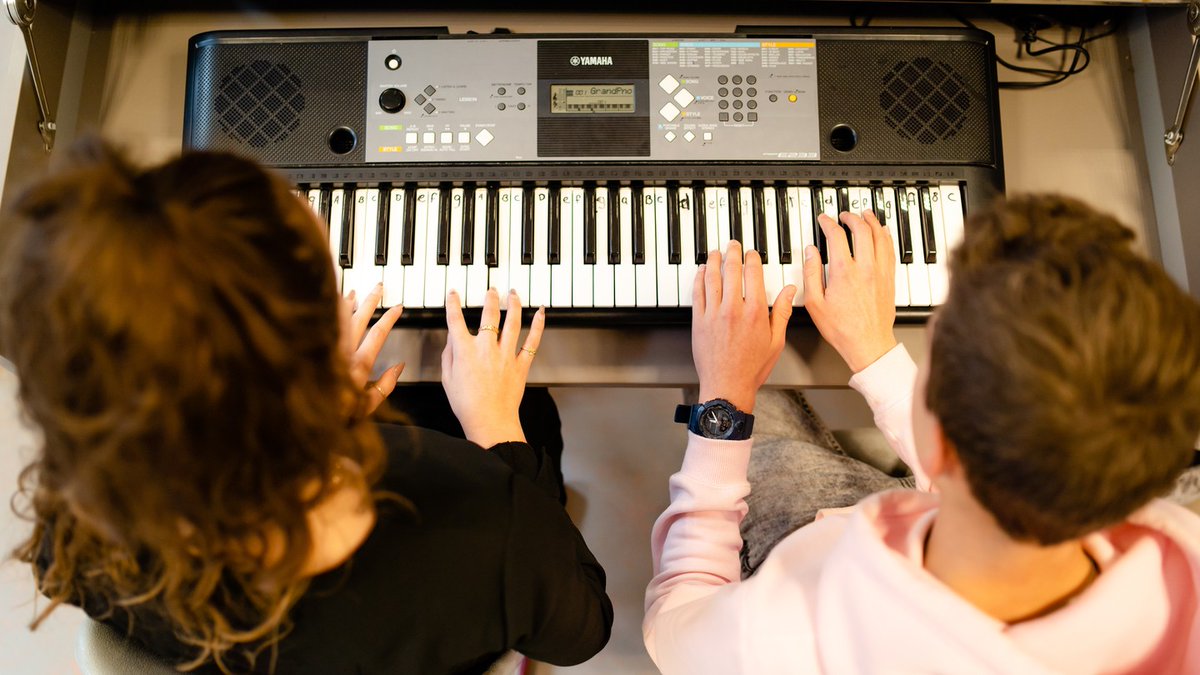 🎵 Ontdek de kracht van muziekonderwijs tijdens de nascholingsdag op 29 sept! Doe mee met workshops en luister naar een lezing door Wilma ten Wolde. Schrijf je in: bit.ly/3J71eG1 📚🎶 #MuziekOnderwijs