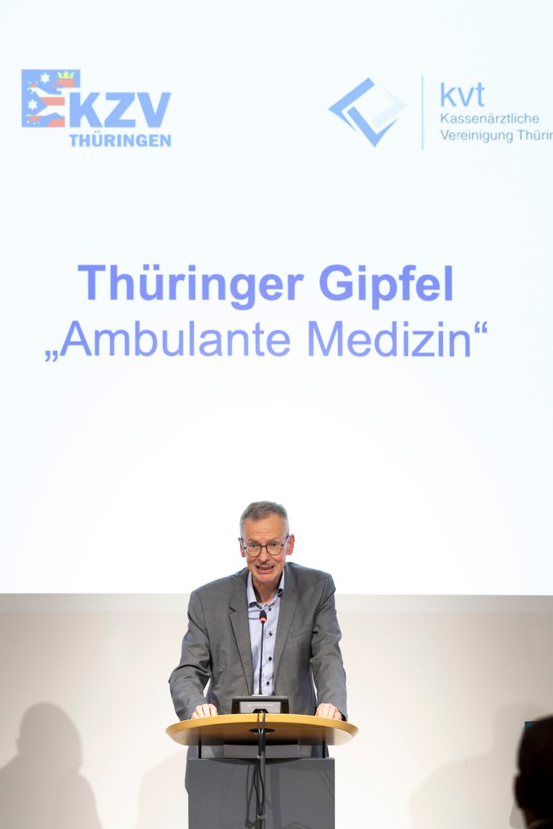 Vielen Dank für den Dialog Ralf Plötner, Christoph Zippel, <a href="/CorneliaKlisch/">Dr. Cornelia Klisch</a>, <a href="/BPfefferlein/">Babette Pfefferlein</a>, <a href="/RMMontag/">Robert-Martin Montag</a>, den Vertretern der Krankenkassen sowie allen Teilnehmern, darunter zahlreiche Ärzte, Zahnärzte und Psychotherapeuten! (6/6)