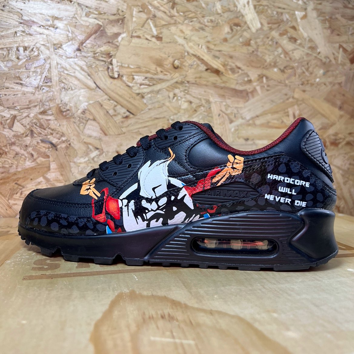 Natasjacustoms's tweet photo. Voor een echte gabber onmisbaar deze handgeschilderde Thunderdome Nike’s Nu te bestellen: https://t.co/rh45mHN88y

#customsneakers #sneakerart #customshoes #angelus #handgeschilderd #handpainted #customised #customnike #sneakerartist #thunderdome #hardcore4life #gabber #hakken https://t.co/RRBFLQy0rs