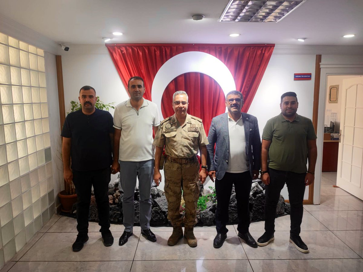 hizmetiselazig's tweet photo. Şube Başkanımız @Mustafa70960372 , Yönetim Kurulu Üyelerimiz ,Nusret KARATAŞ,Serkan ÇETİNTAŞ ve Ramazan ÖZDEMİR İl Jandarma Alay Komutanı Albay Murat EVREN’i ziyaret ettiler. 
Değerli Komutanımız Sayın EVREN’e göstermiş oldukları ilgi ve alakaları nedeniyle teşekkür ederiz. https://t.co/7zcB2vHyQw