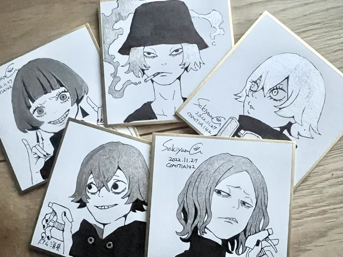 そういや言い忘れてたんですが、ガチャの当たりはこんなかんじのミニ色紙です!(写真は去年のやつ)
何枚描けるかは私の頑張り次第です🫠目標10枚… 