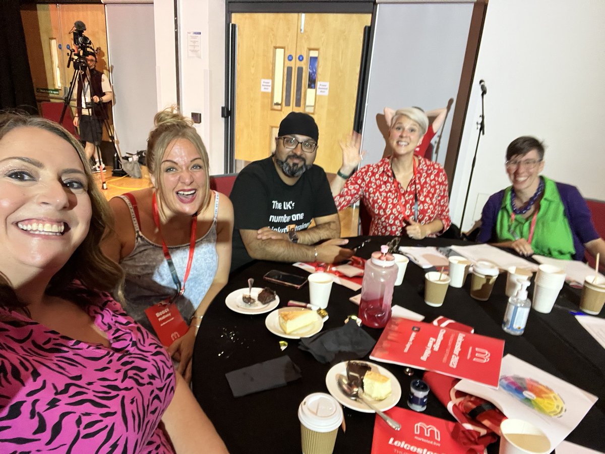 Best table award goes to … <a href="/mguruuk/">The M Guru: Gus Bhandal</a> <a href="/BigTentSocial/">Suze Cooper</a> <a href="/marketedlive/">MarketEd.Live®</a>