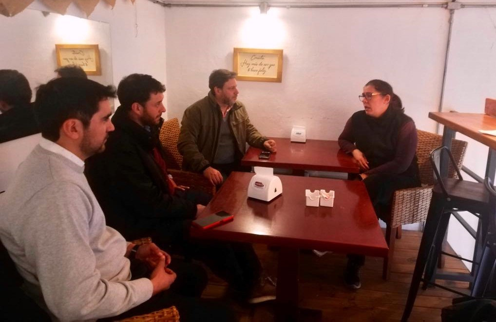 ANDEUruguay's tweet photo. 📍En Fray Bentos, nuestro dir. @Martin_Ambrosi_ visitó empresas que trabajan junto al #CentroPyme.
Estuvo recorriendo el paseo de compras Don José, la cafetería Helianthus -que también vende productos naturales y saludables, y la tapicería Machado. https://t.co/utyBn1xQQ9