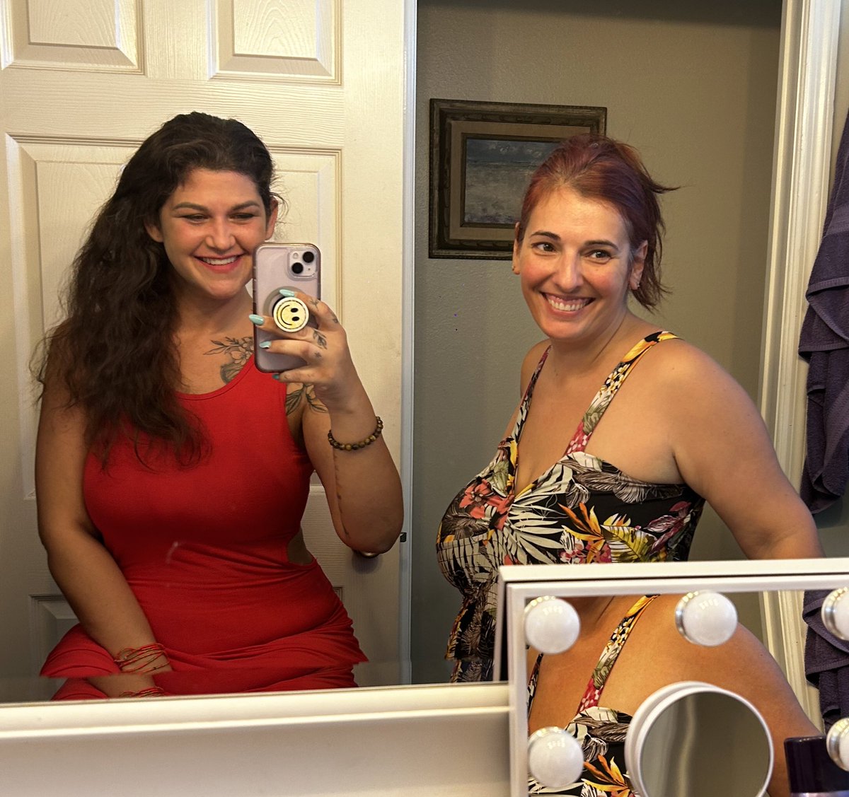PsiloSiren on X: Two all natural MILFs are getting ready in your bathroom  when you walk in…. What (& who) are you doing first 😈 @IRAndiXXX @ TwoPeacockProd t.co5jfy8EUgFz  X