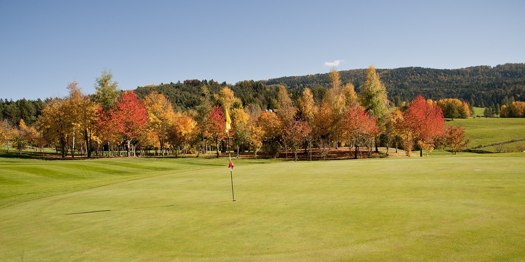 As soil temperatures begin to fall, 🌡️ the time to defend against #LargePatch is here. 

Start thinking about fall applications to ensure optimal #TurfHealth in the spring. 

Prepare now with the Greentrust 365 Large Patch Prevention Guarantee: bit.ly/45R0EFw