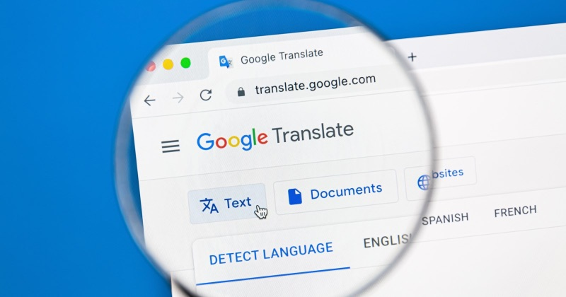 innovationnhub's tweet photo. The latest Google Translate update introduces a face-to-face option, making communication between people of different languages easier. 

With handwriting input and auto-play, users can write and listen to translations effortlessly. 🗣️🌐

#Translate #Google #ThursdayVibes #News https://t.co/8jlg1OchVE