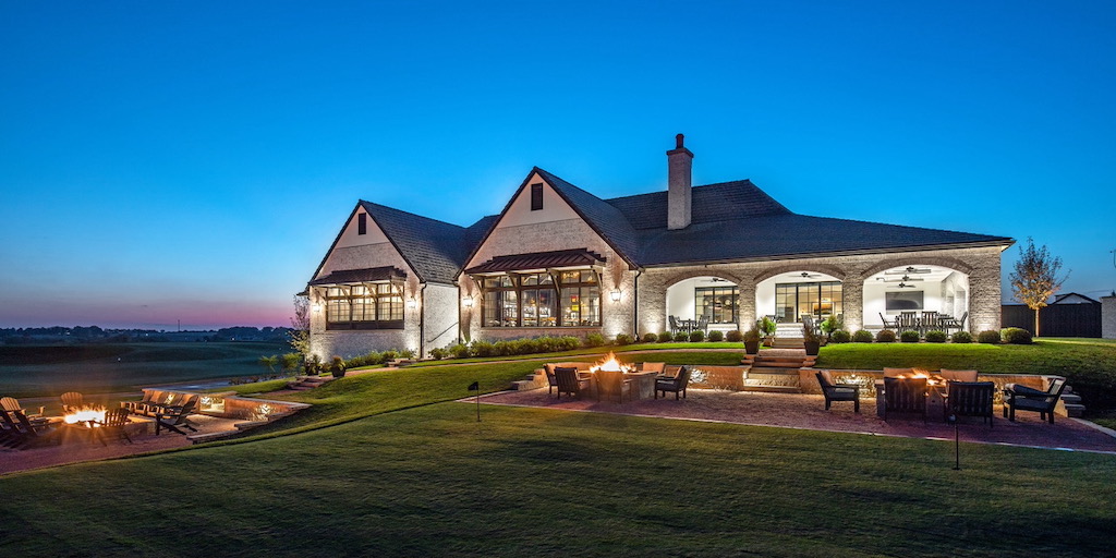 🏆 <a href="/LostRailGolf/">Lost Rail Golf Club</a>  in Gretna, NE, has been crowned <a href="/GolfInc/">Golf Inc. Magazine</a>'s Clubhouse of the Year! ✨

The clubhouse is more than just a building; it's the heart of the Lost Rail experience.

 🔗 bit.ly/460evta  

#ClubhouseOfTheYear #GolfInc #LostRailGolfClub