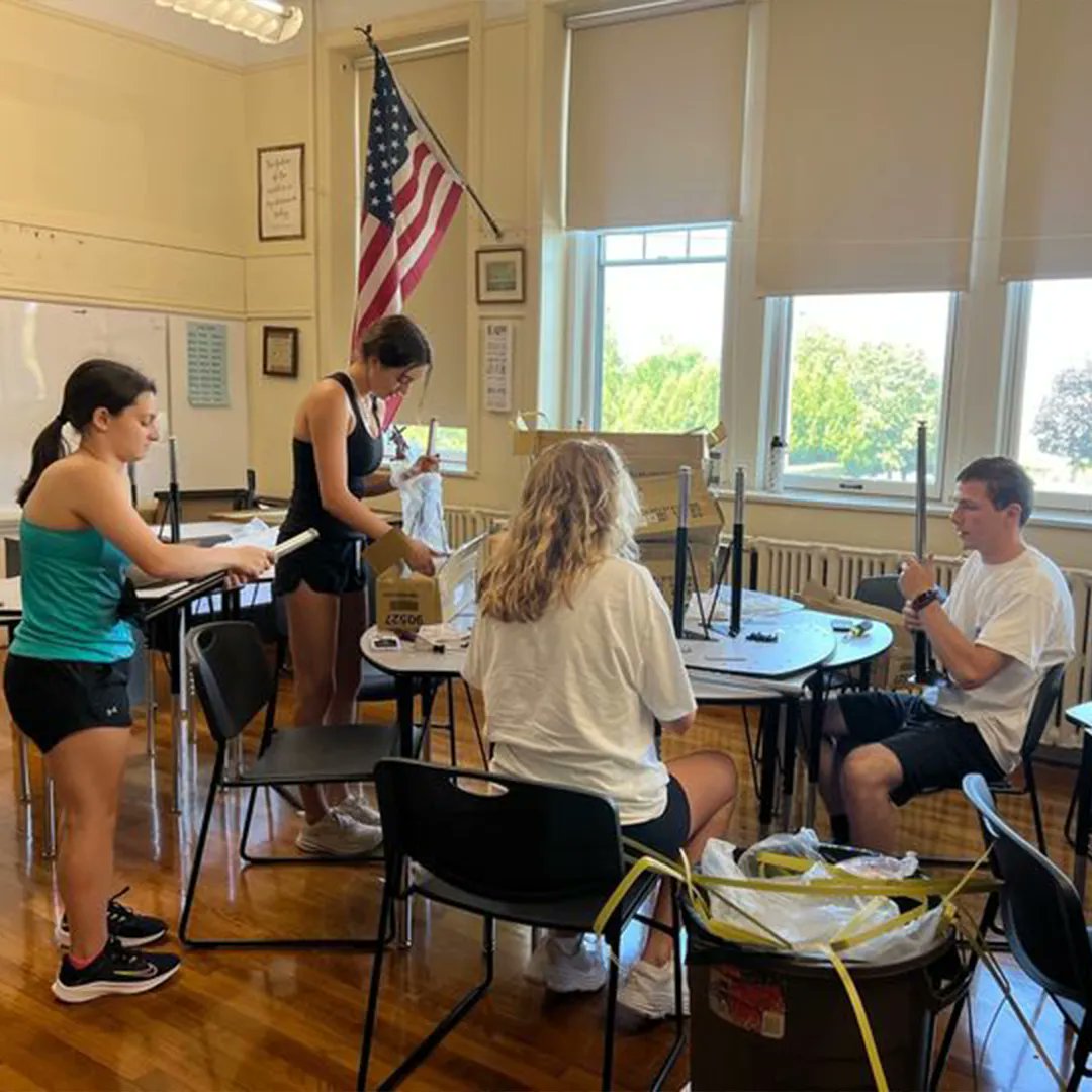 dioprovidence's tweet photo. From setting up Catholic school classrooms to lending a hand at our diocesan homeless shelter, the students of #PCworks joined FaithWorks & are putting their faith into action through corporal works of mercy.
Together, we bring the light of Christ to all throughout Rhode Island. https://t.co/uSKcccX5um