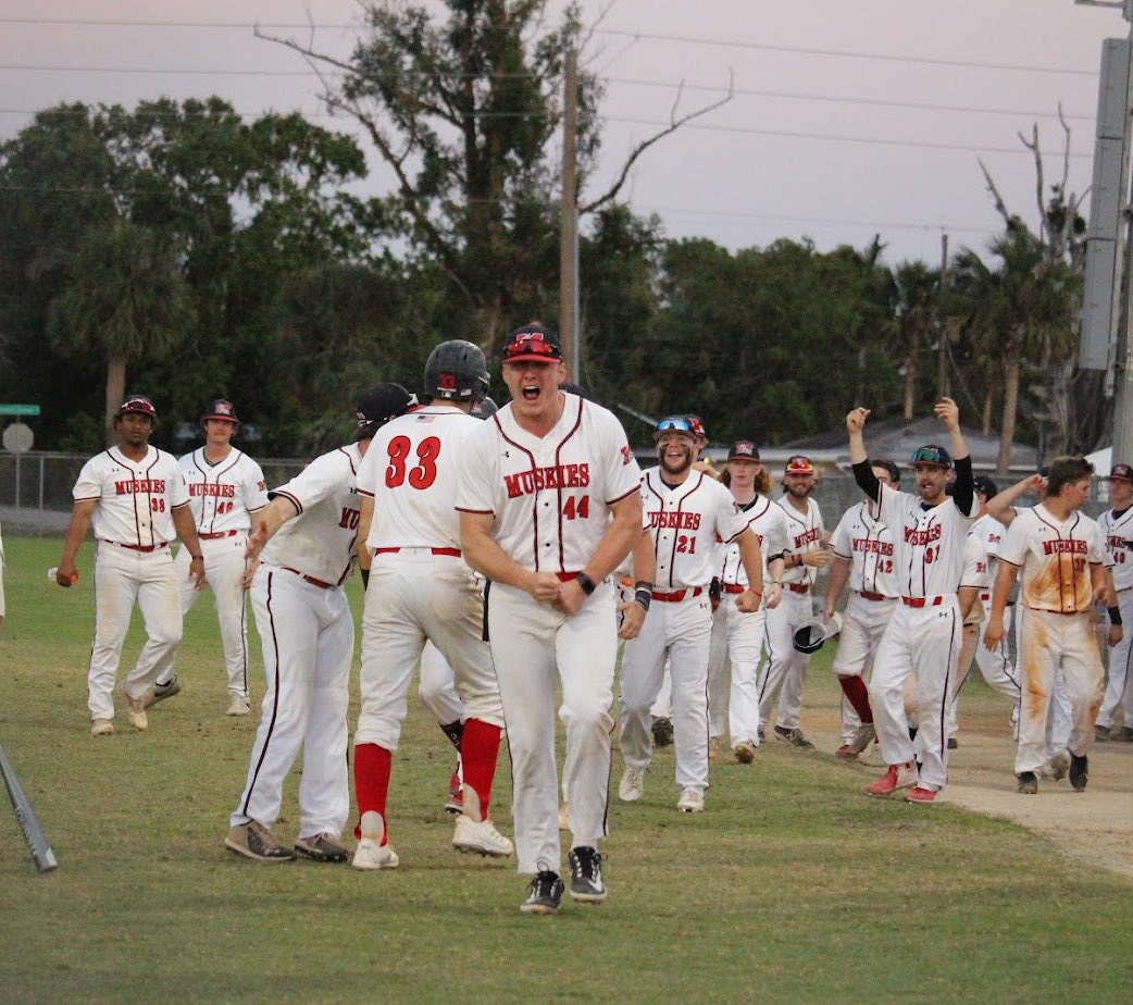 ‼️TODAY IS THE DAY‼️

Follow the link below to support our baseball student-athletes!! ⚾️⚾️

Link: givecampus.com/schools/Muskin…

#DefendTheM
