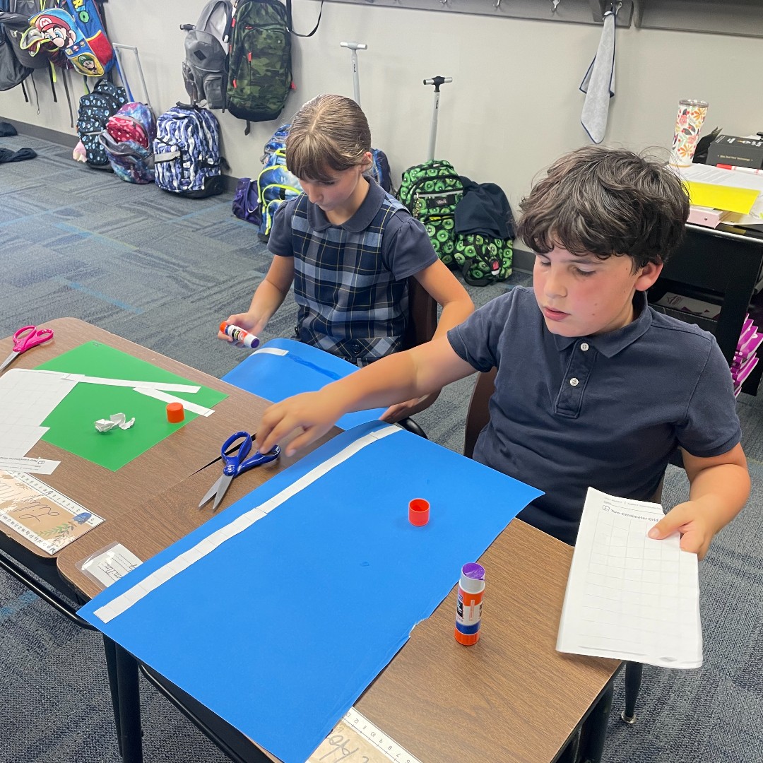 fcakcmo's tweet photo. Fourth graders work together to investigate the differences between prime and composite numbers during math. #fcaclassical https://t.co/8cdrfkIQxk