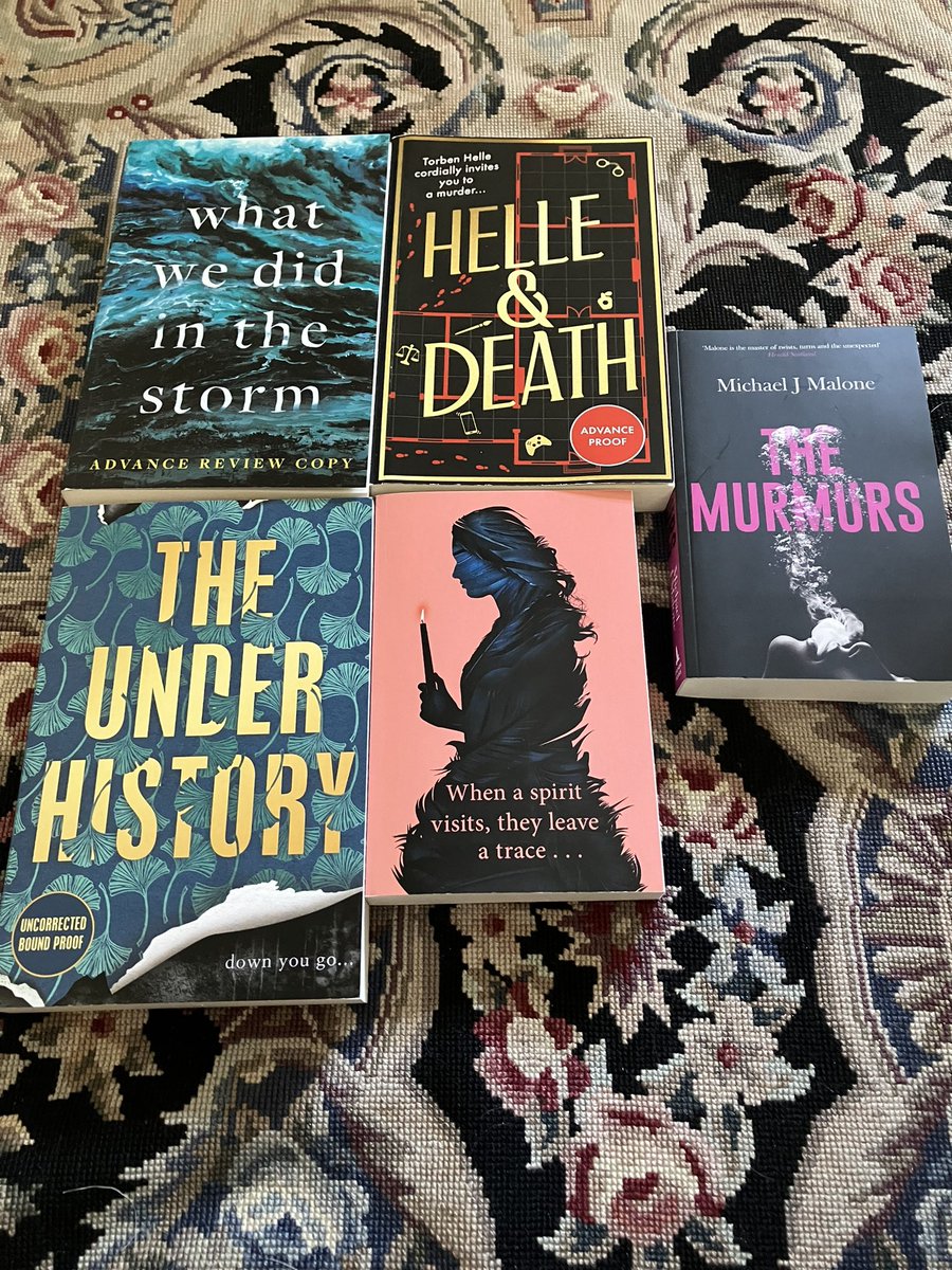 A snap of my current, rather wonderful, tbr pile…
And I have a holiday coming…
#WhatWeDidintheStorm #HelleandDeath #TheMurmurs #TheUnderHistory #TheBlackFeathers 
Oh my! 🖤🖤🖤
Thank you to
@viper @OrendaBooks @MichaelJBooks