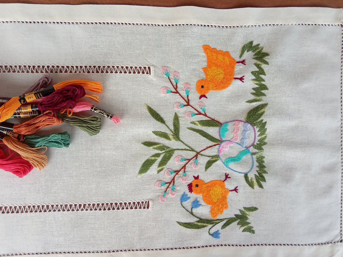 TatevKarapety16's tweet image. HANDMADE TABLECLOTH
#handmade #handcrafted #handmadetable #embroidery #embroidered #ricamo #ricami #ricamomania #ricamoamano #needlework #tablecloth #homedesign #homedecoration #broderie #bordadoamão #easter #easter2023 #eastergifts #easterdecor #eastereggs #handmadeeasterdecor