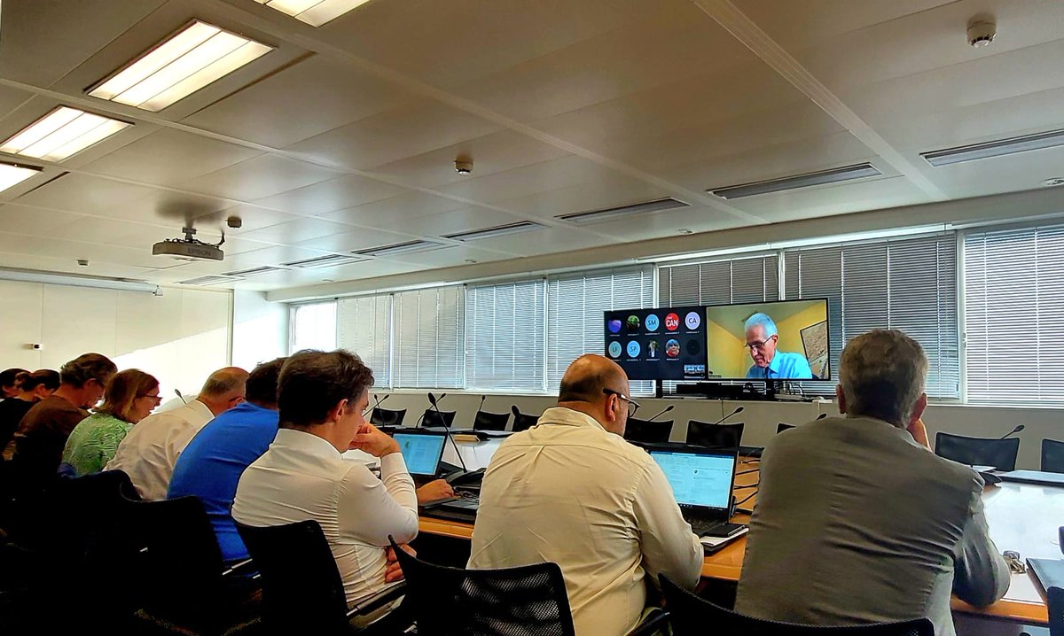 MtropoleCommun1's tweet photo. [ En direct des commissions ] 

💻 🏛 Nos élus au travail ce matin en Commission Stratégies urbaines, aménagements, logement et habitat, sous la présidence de Michel LABARDIN.

#StrategiesUrbaines #Logement #Habitat #Amenagements #MetropoleCommunes #BordeauxMetropole https://t.co/THrkxGRC2L