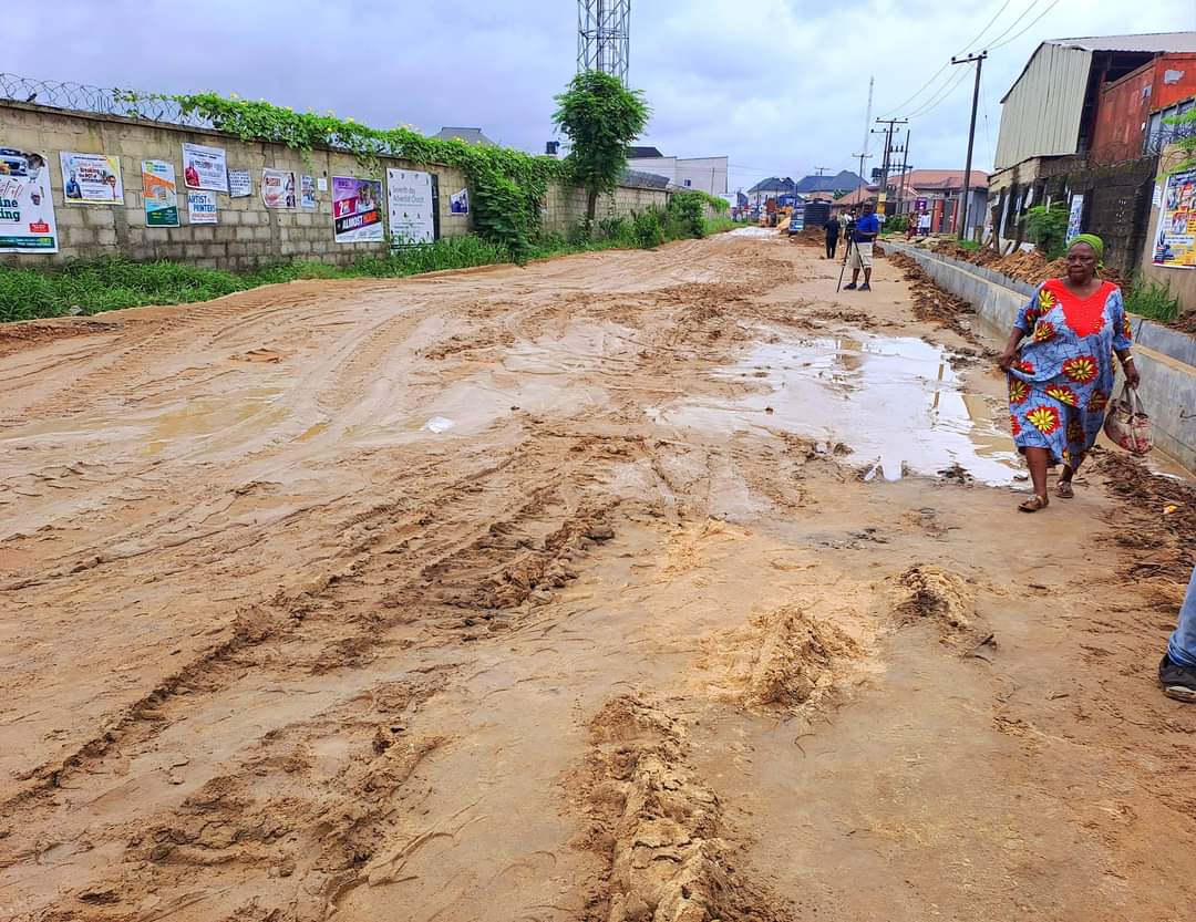 possible1001's tweet image. The Elelenwo internal roads has been fagged-off by His Excellency  @SimFubaraKSC GSSRS, Governor of Rivers State to mark his 100-days in office. 

#phtwittercommunity #wike 
#SimMediaVolunteers 
#100DaysInOffice